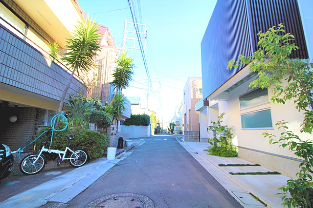 修正前面道路